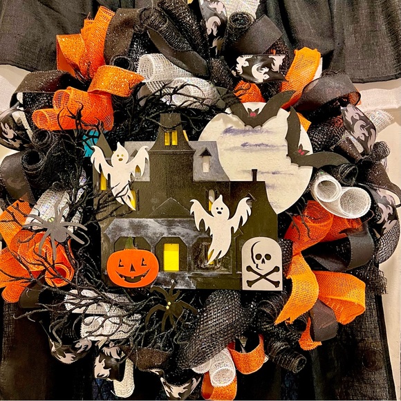 Haunted House Wreath - Picture 1 of 5